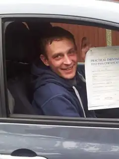 Kursant po zdanym egzaminie na kat. B, Croydons