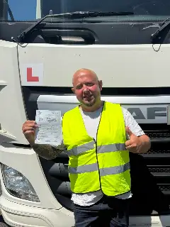 Michał po zdanym egzaminie na ciężarówkę, lipiec 2026